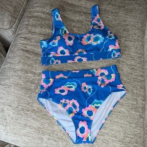 Never worn! High waisted bikini bottoms size L with matching bikini top size M.